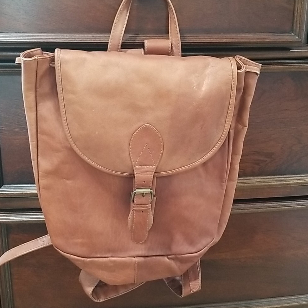 Leather backpack - Picture 2 of 7